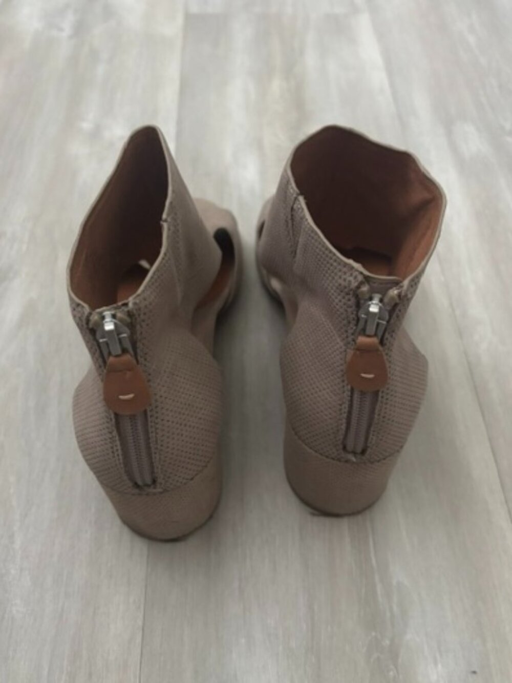 Gentle Souls by Kenneth Cole Charlene Peep Toe 9.5 - Picture 5 of 6